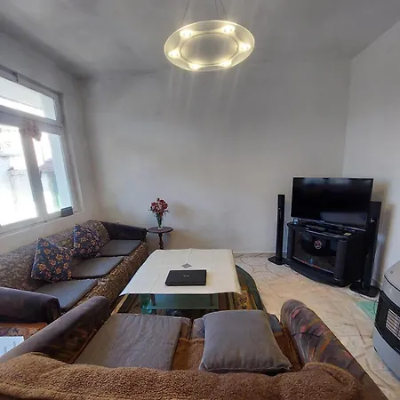 Friendship Dorms אכסניה *